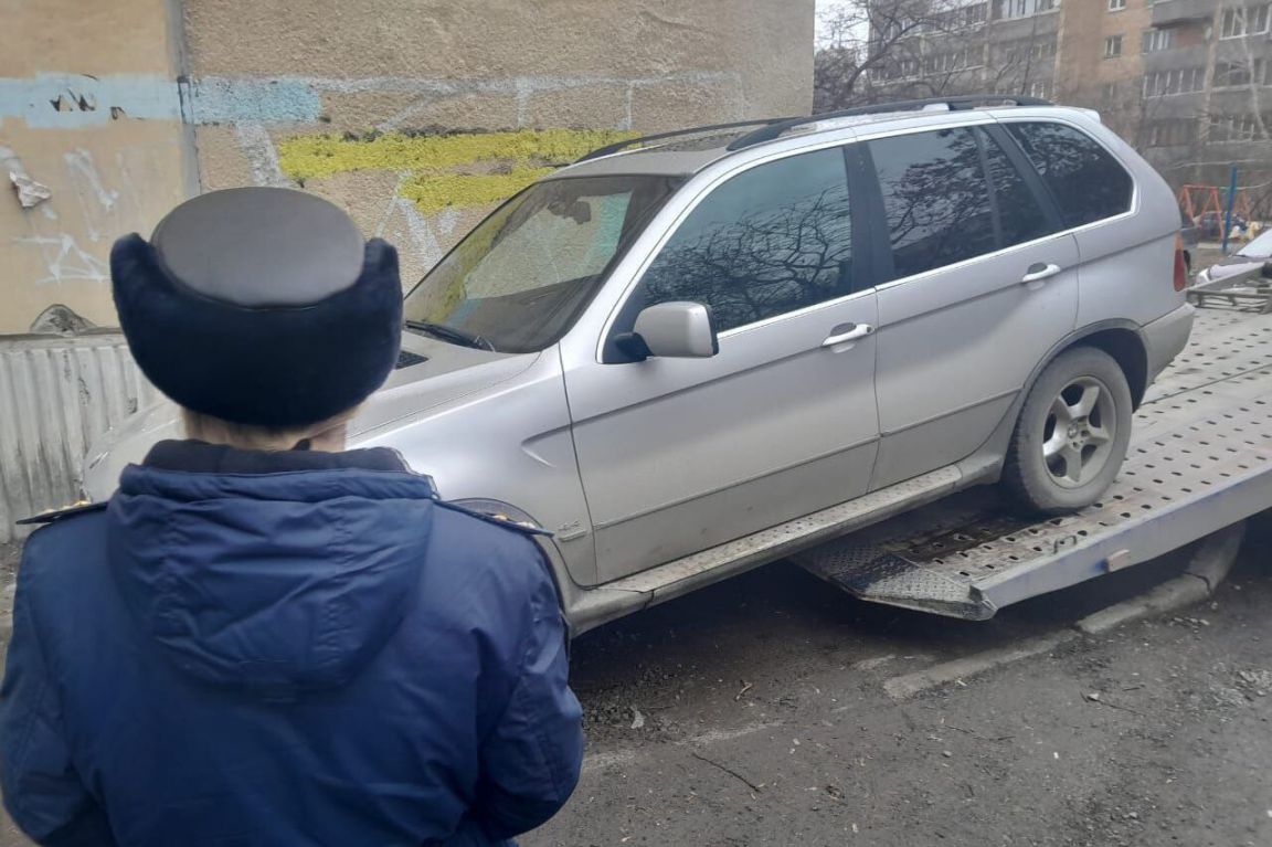 Екатеринбуржец лишился BMW Х5 из-за 119 штрафов ГИБДД - «Уральский рабочий»